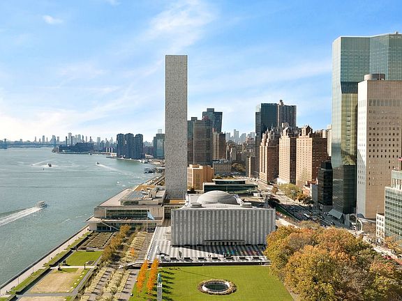 3rd image of 870 United Nations Plz APT 24A