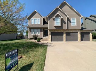 3318 SW Regatta Dr, Lees Summit, MO 64082
