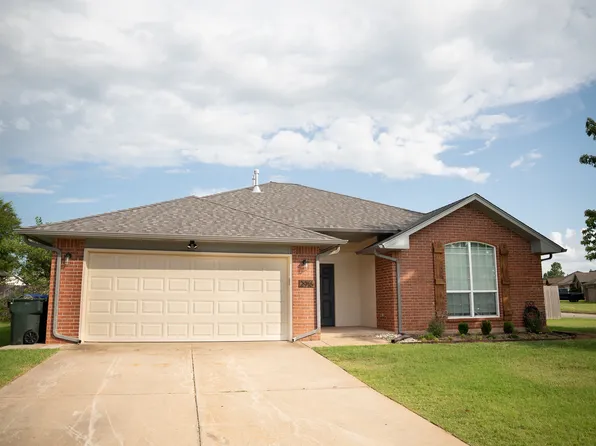 2916 E Lake Dr, Norman, OK 73071