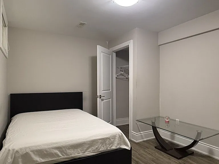 25 Westbourne Ave #BASEMENT — Photo 13