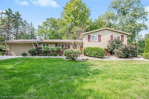 7374 Woodridge Rd Photo 1