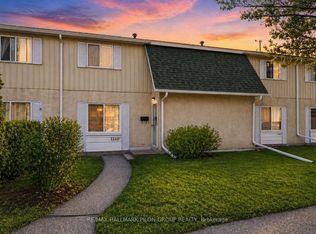 1540 Beaverpond Dr #C, Ottawa, ON K1B 3R9