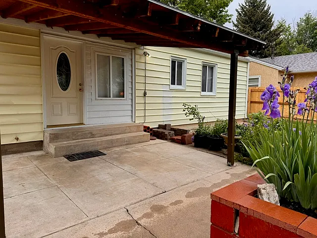 1121 E Madison St — Photo 12