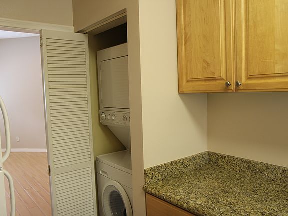 5th image of 515 N Raymond Ave APT 2
