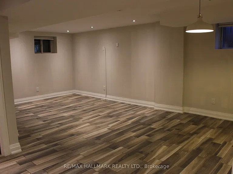 41 Treeview Dr #LOWER — Photo 10