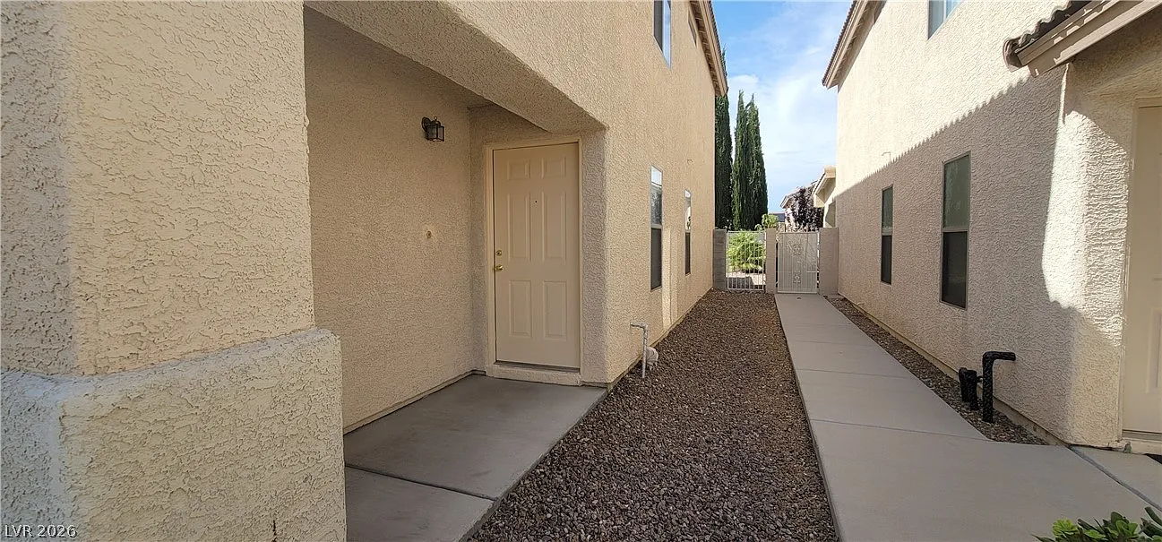 4 bed, 3.0 bath, 1818 sqft, $1,950 — Photo 4