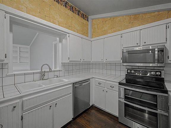 5th image of 1918 Morren Dr