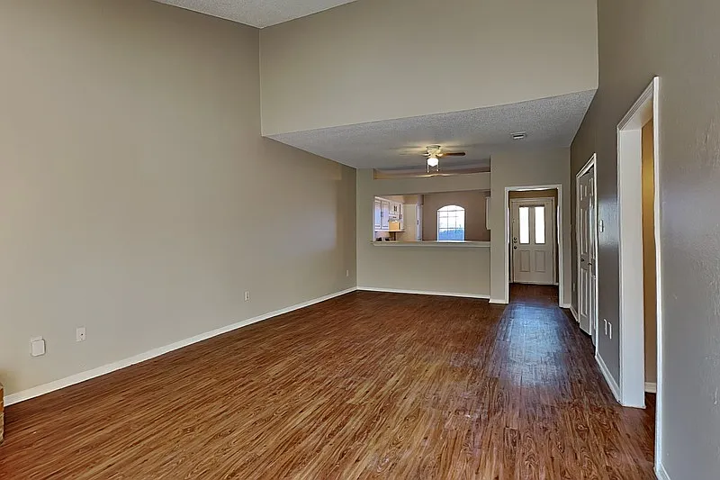 2 bed, 2.0 bath, 1521 sqft, $2,099 — Photo 2