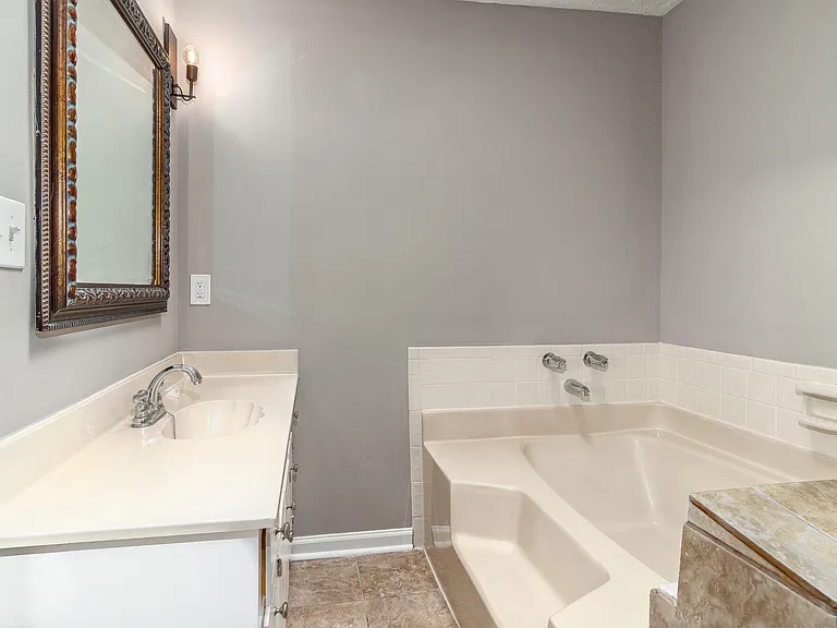 3844 Creek Ct — Photo 12