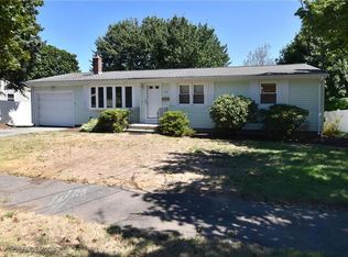 36 Red Robin Rd, Cranston, RI 02920