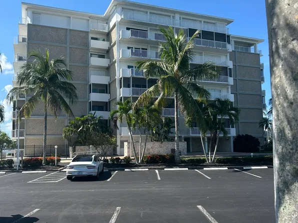 60 Pelican St W APT 502, Naples, FL 34113