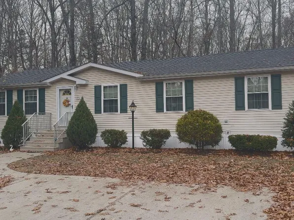 21 Edgewood Dr, Cream Ridge, NJ 08514