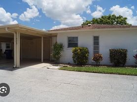 5059 Live Oak Cir, Bradenton, FL
