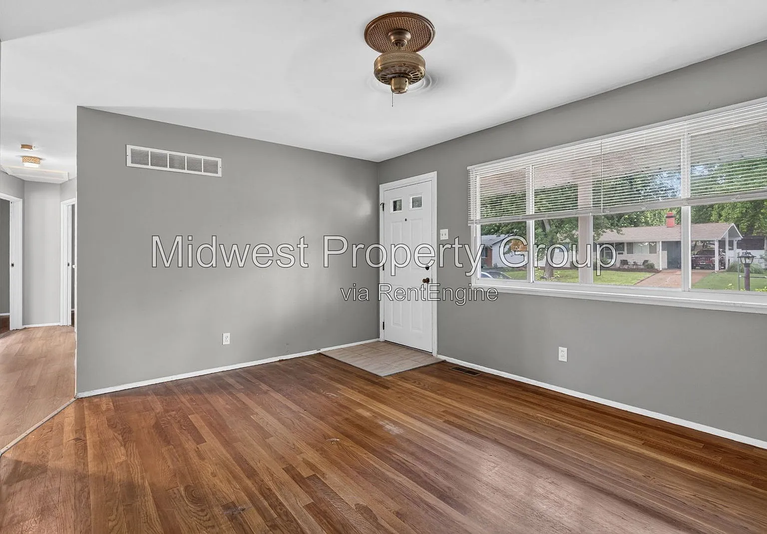 3 bed, 1.0 bath, 962 sqft, $1,365 — Photo 3