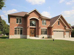 533 Crest Ave, Elk Grove Village, IL 60007