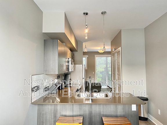 5th image of 110 Baxter Ave #305