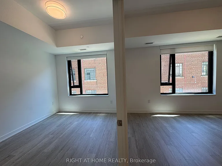 3 Strathgowan Ave #202 — Photo 17