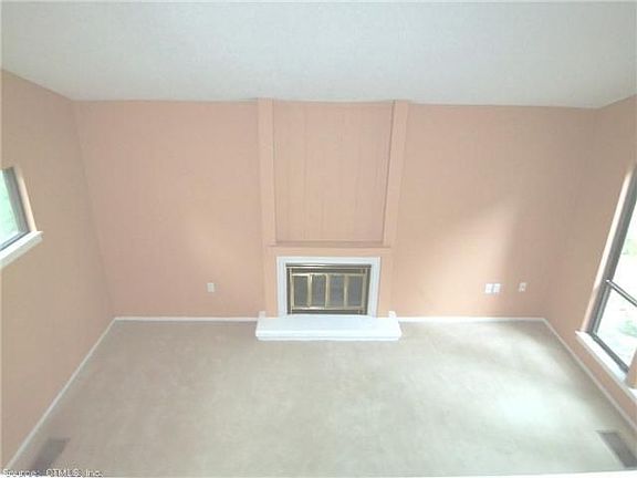 3rd image of 39 Heritage Dr