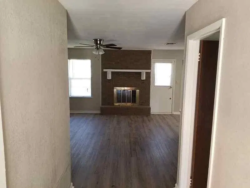 3 bed, 1363 sqft, $1,100 — Photo 2