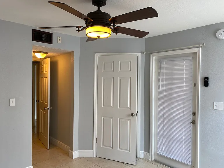 1916 Lake Atriums Cir #28 — Photo 6
