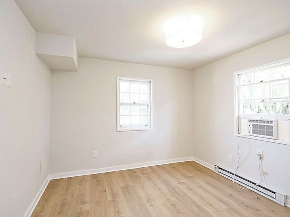 4th image of 2114 Ivy Rd #6