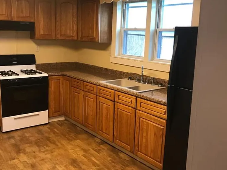 48 Jefferson St — Photo 2