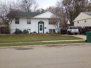 135 Ambassador Ave, Romeoville, IL 60446