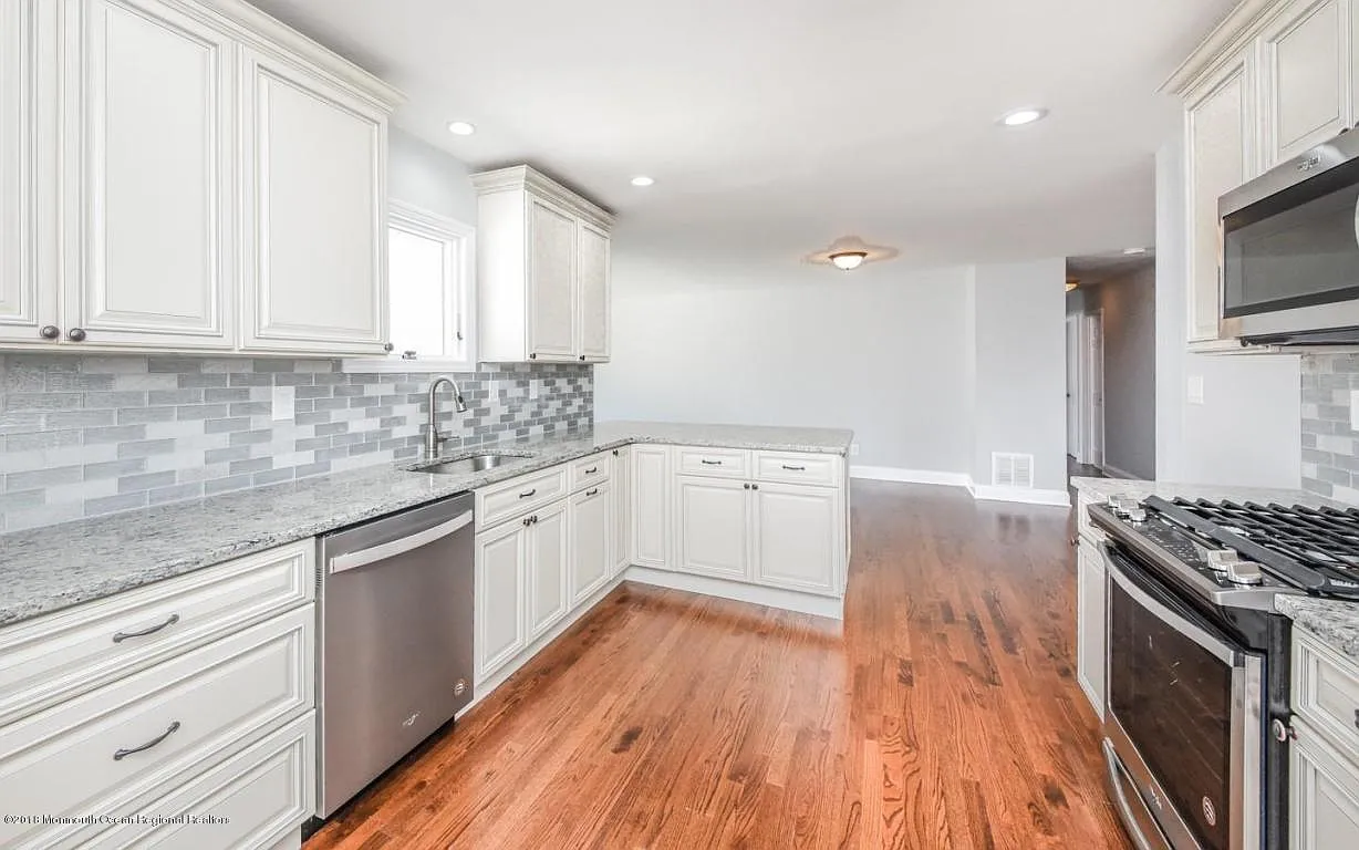 24 Spring Hill Dr photo 1