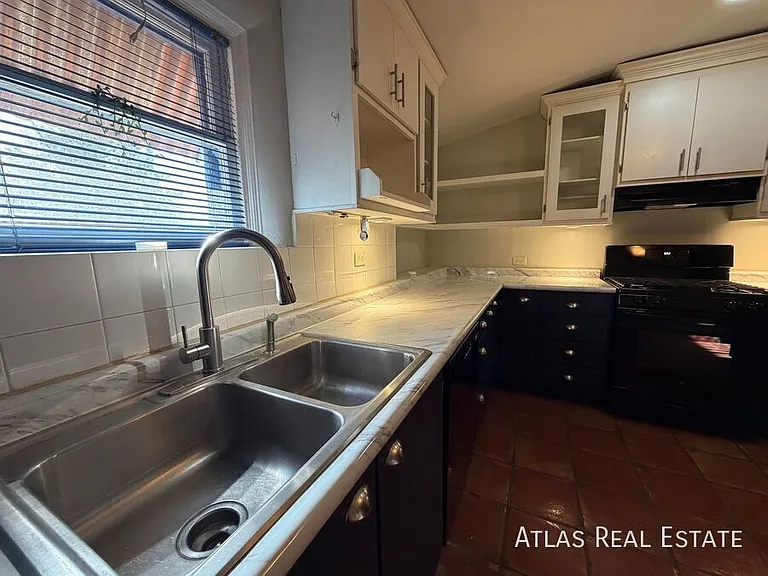 2732 N Martin Ave — Photo 21