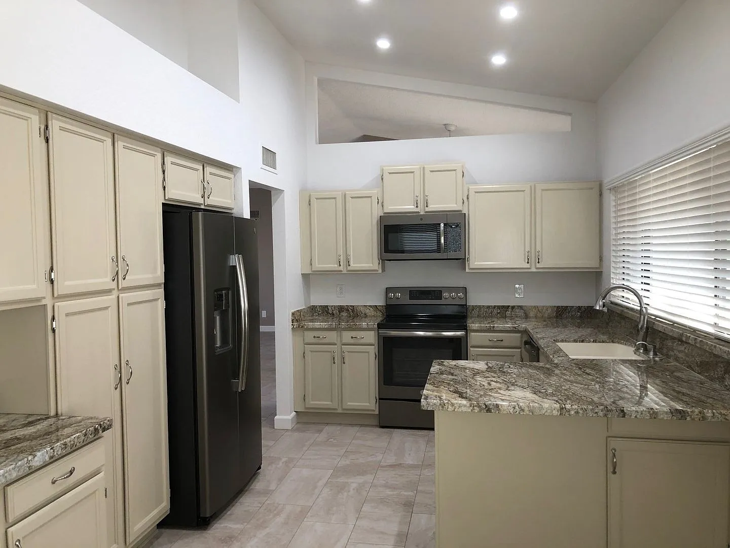 Lovely Updated Home in Leisure World a 45+ Active Adult Resort Community — Photo 2