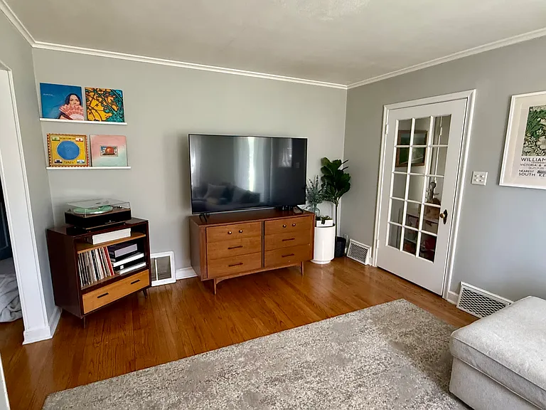 2181 W Marne Ave — Photo 5