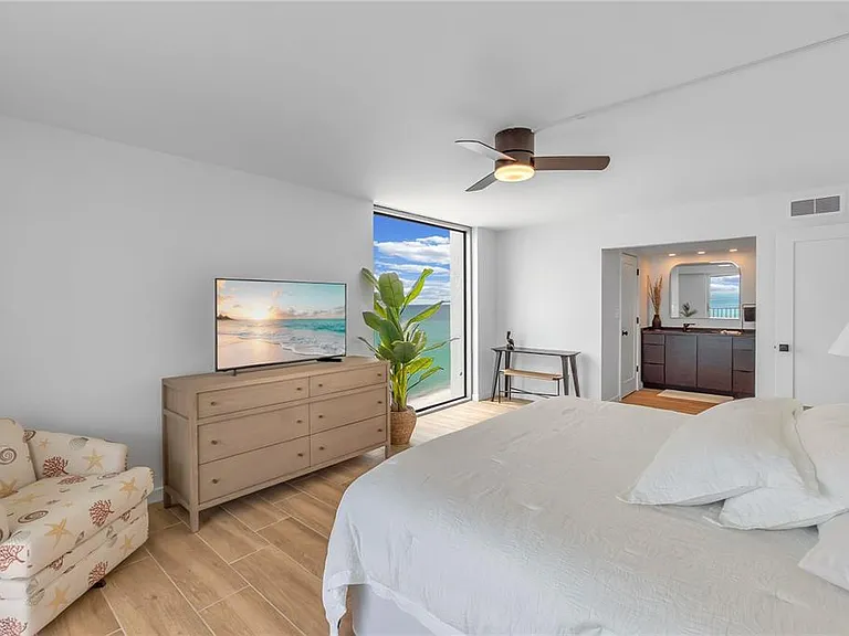 2301 Gulf Of Mexico Dr #102N — Photo 19