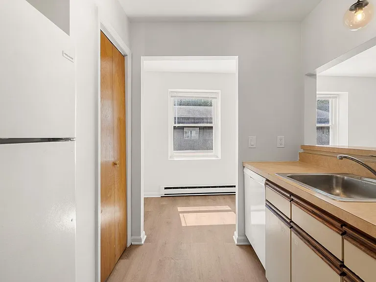 31 Railroad St #10 — Photo 9
