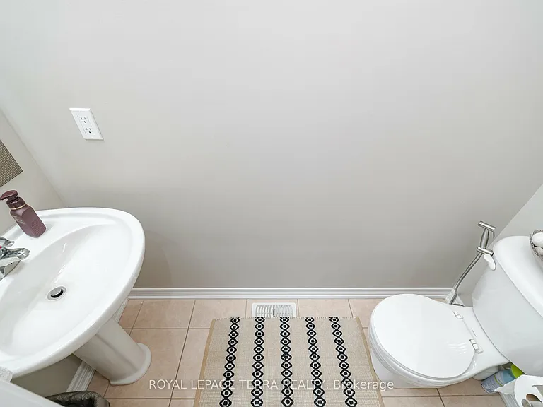 30 Eatonville St #UPPER — Photo 23