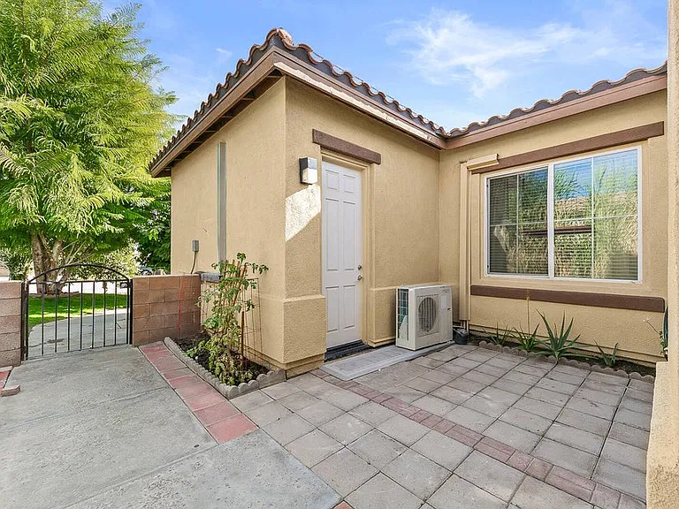46211 Roadrunner Ln — Photo 2