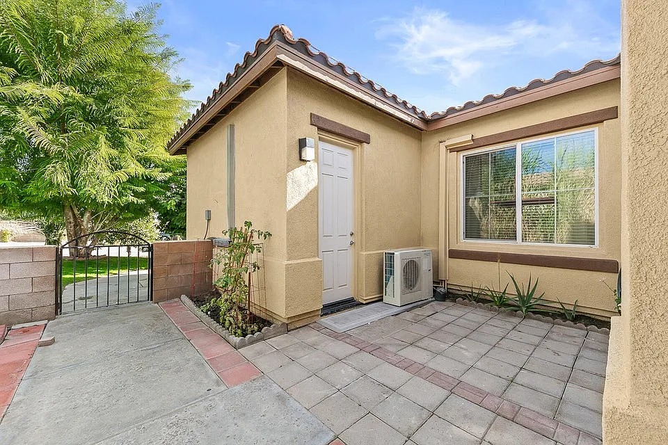 Building Photo - 46211 Roadrunner Ln