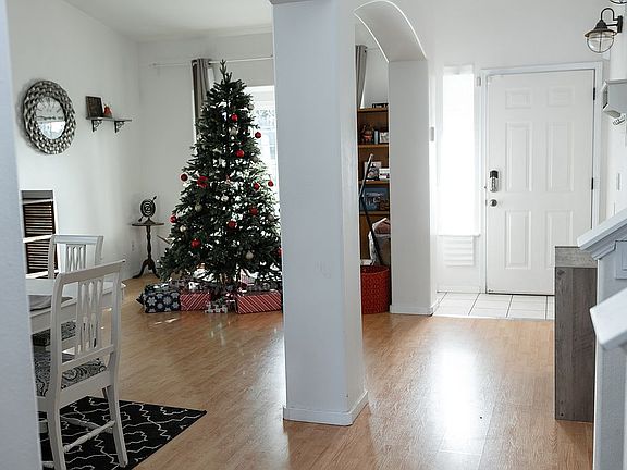 4th image of 1601 196th Street Ct E