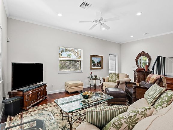 5th image of 325 SW 13th Street