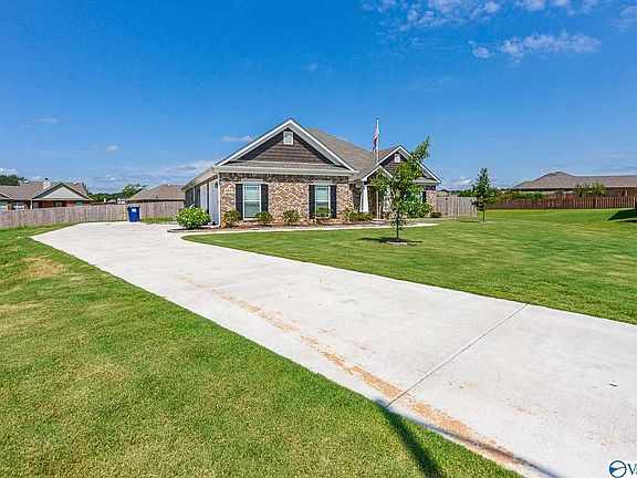 3rd image of 105 Shallow Creek Cir