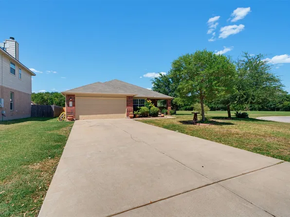 315 Floating Leaf Dr, Hutto, TX 78634
