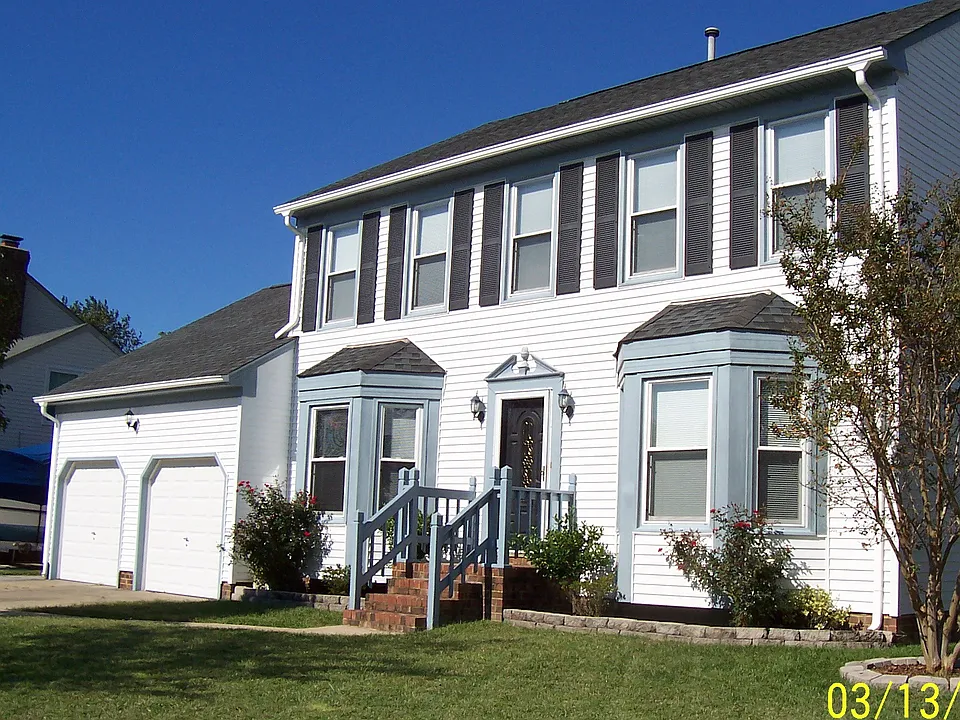 3208 Glastonbury Dr