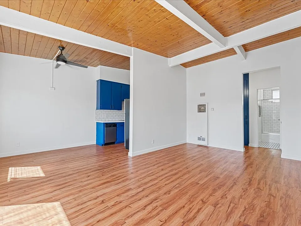 6114 Cahuenga Blvd #9