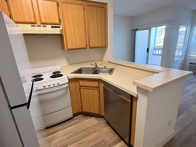 3950 Cleveland Ave #103 — Photo 4