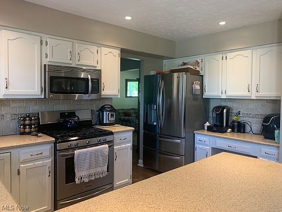 4th image of 3933 Woodside Dr
