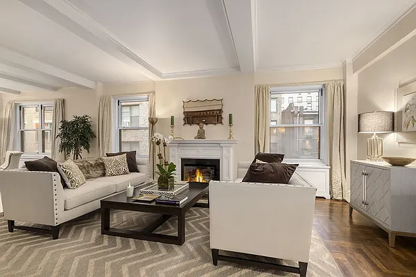 Sold by Warburg | media 1