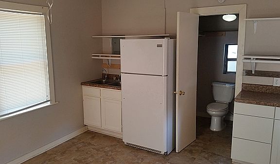 5th image of 5534 San Fernando St APT 3