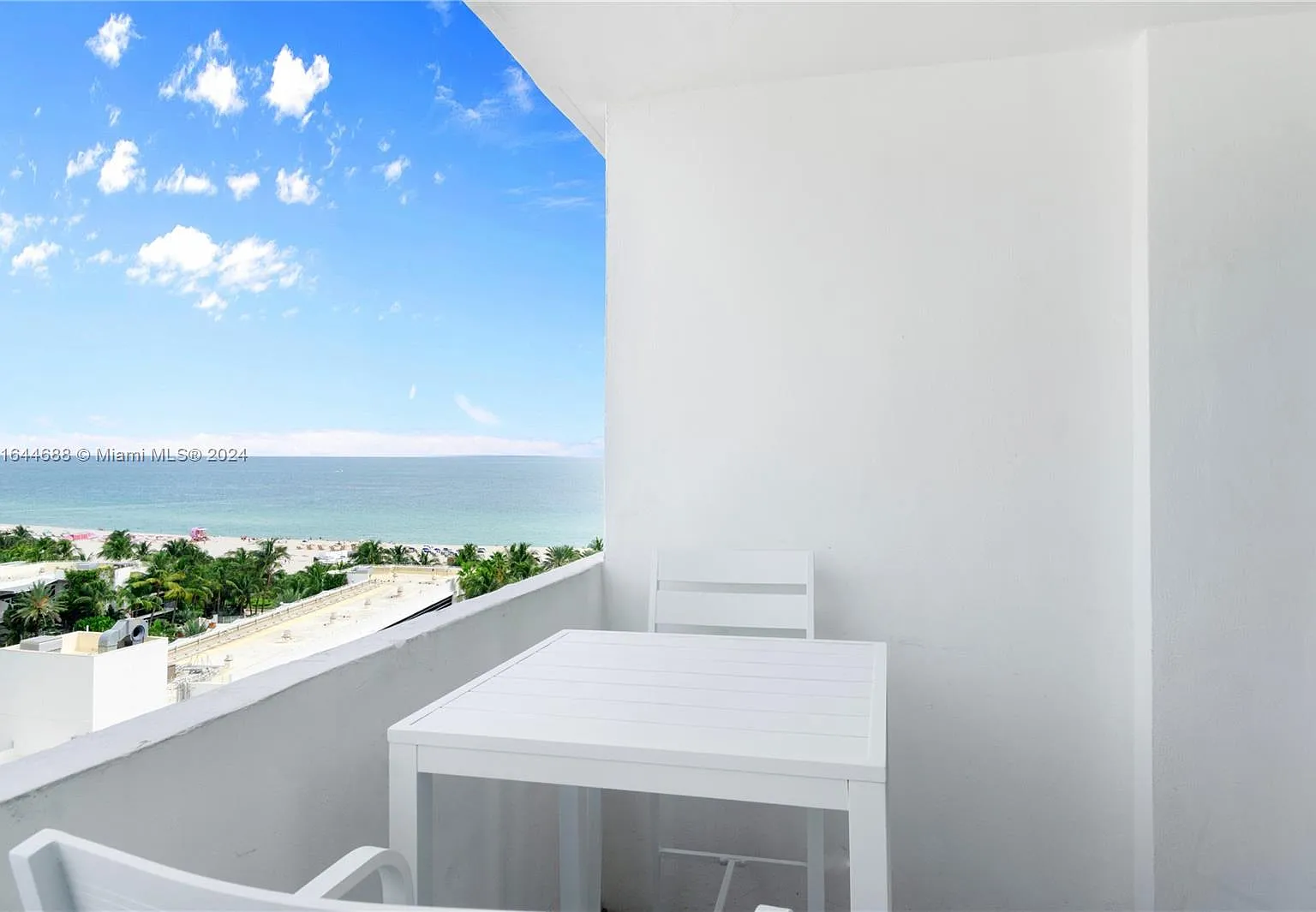 The Decoplage Condo — Photo 1
