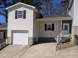 31 Marie Dr, Hurricane, WV 25526