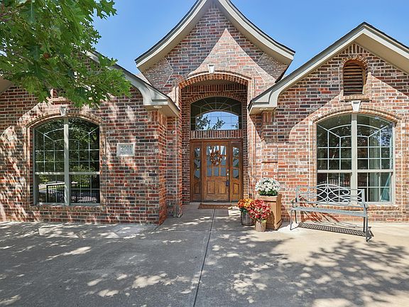 2nd image of 2901 Sweetgum Ln