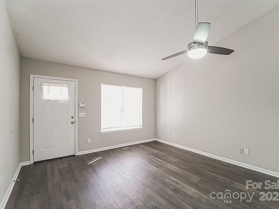 4th image of 788 W Pine Cir
